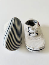 Load image into Gallery viewer, 3-6m Pram Shoes