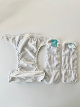 Load image into Gallery viewer, Pre-Loved Charlie Banana One Size - Pocket Nappy - Construction